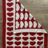 Decke mit roten und weißen Herzen in Double Knitting