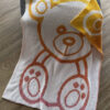Double Knitting Decke mit Teddybär