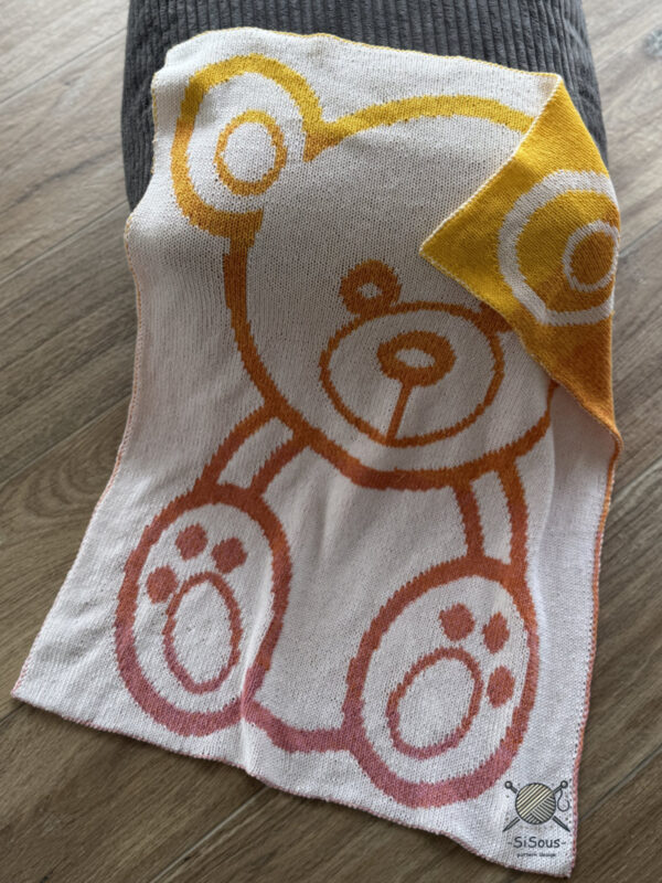 Double Knitting Decke mit Teddybär