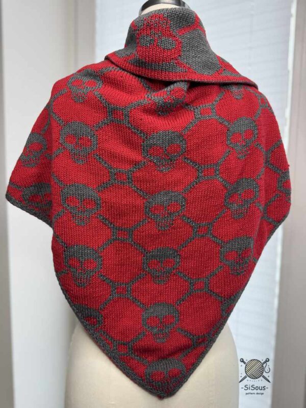 Doubleknitting Dreiecktuch mit Totenköpfen