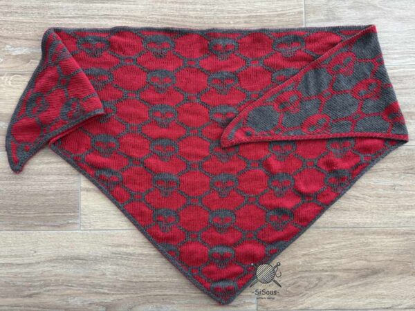 Doubleknitting Dreiecktuch mit Totenköpfen