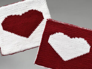 Double-Knitting-Strickstück vom Vorder- und Rückseite mit gespiegeltem Muster